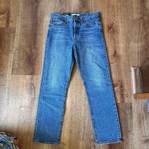 LEVI’S WEDGIE STRAIGHT 29 X 28 **NEW**